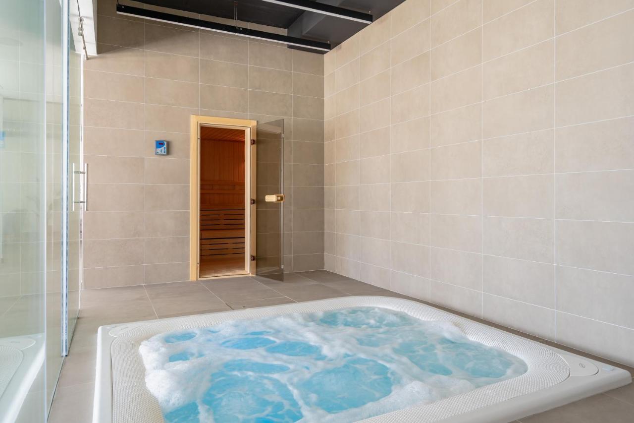 Cosy And Centrally Located Apartment In Estepona Eksteriør billede
